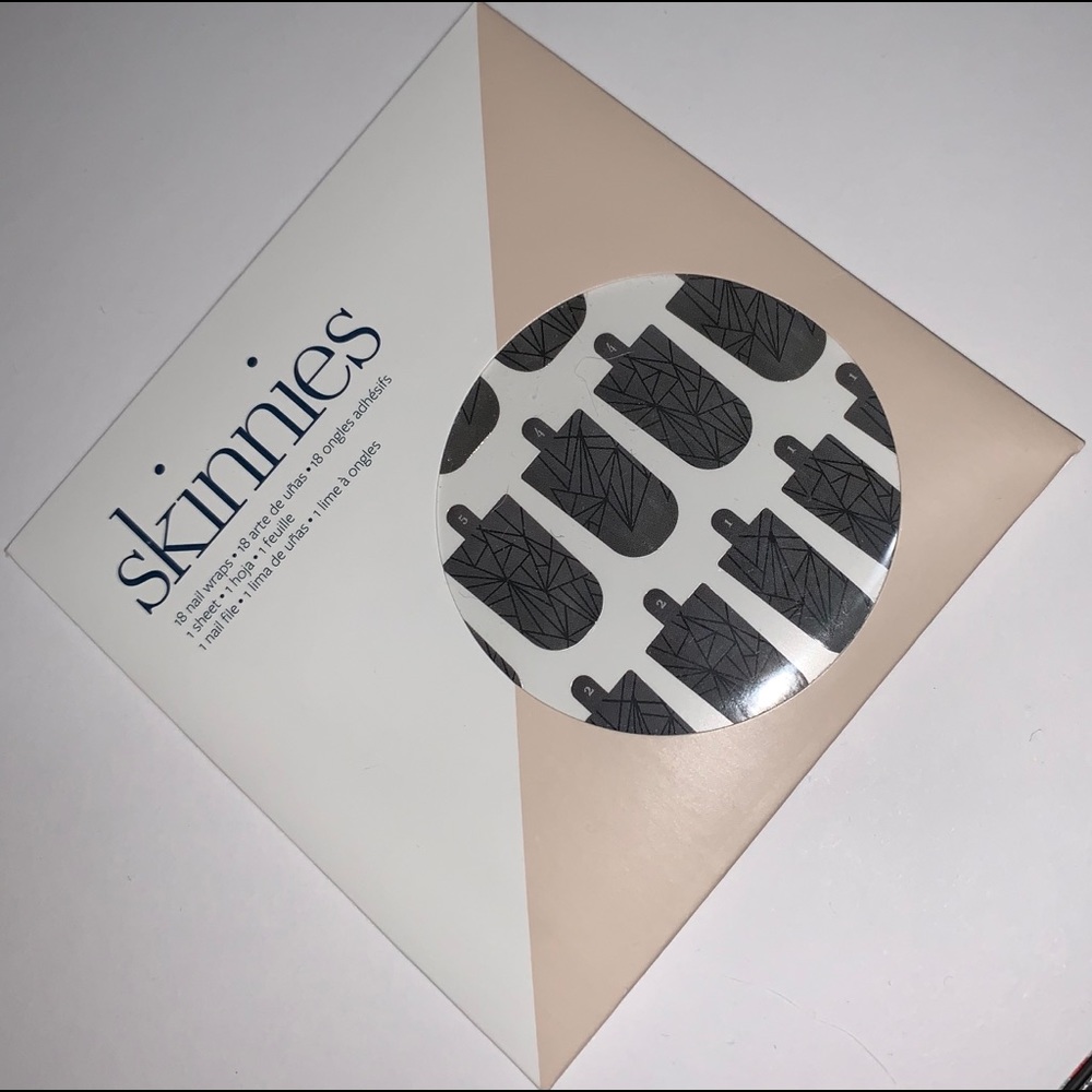 Skinnies “Call the Shots” | 18 nail wraps